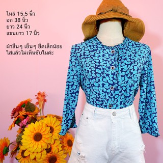 V.192 เสื้อแขน4ส่วนผ้าลื่นสีฟ้ามือสอง อก38 ไหล่15.5