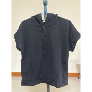 เสื้อยืดแขนสั้น แบบมีฮู้ด สีดำ ความกว้าง 38 นิ้ว ความยาว 21 นิ้ว