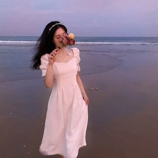 Korean เดรสสีขาวเจ้าหญิง ทรงคอวีประดับผีเสื้อ แขนทรงตุ๊กตา เนื้อผ้าโปร่ง ใส่สบาย แขนทรงตุ๊กตา 8940-