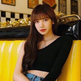 เสื้อปาดใหล่ ล่องไหมพรหม Lisa Blackpink