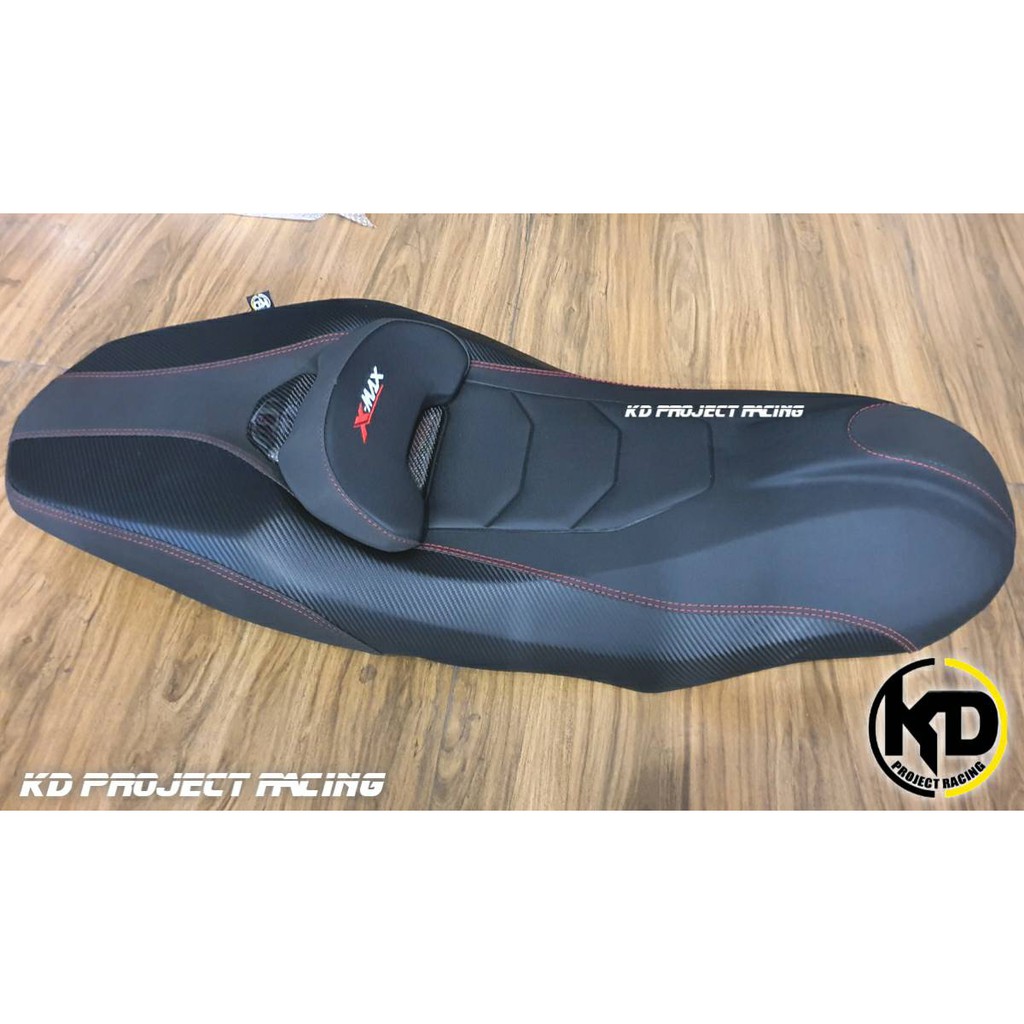 เเบาะทรง Sport Cabon ผ้าเรดเดอร์ลายคาบอน หัวจิกโครงเบาะโรงงาน Noi Watdan24  XMAX300 2017-2025