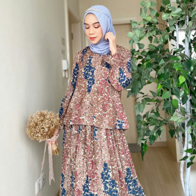 JUWITA PLEATED ( BLOUSE + SKIRT)