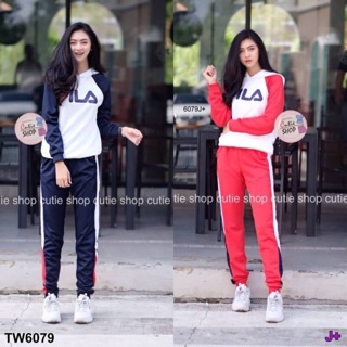 Set เสื้อฮู๊ดแขนยาวไหล่สโลปสีทูโทนมาคู่กับกางเกงขายาว