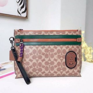 🔥ส่งฟรี🔥กระเป๋าครัชทรงสวย เก๋ Coach Academy Pouch In Signature Canvas With Patch