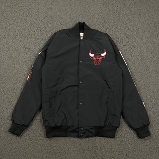 Mitchell &amp;NESS CHICAGO BULLS BOMBER เสื้อแจ็กเก็ต แขนพรีเมียม สีดํา ของแท้ โลโก้ BESTSELLER