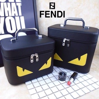 กระเป๋าเครื่องสำอางค์fendi แม่ลุกเซท2ใบ พร้อมส่ง