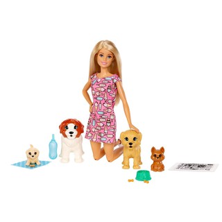 Barbie Doggy Daycare ตุ๊กตาบาร์บี้ พร้อม สัตว์เลี้ยง สุนัข 2 ตัวและลูกสุนัข 2 ตัว รุ่น FXH08