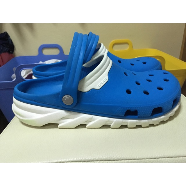 รองเท้า crocs ขนาด M9 & W11 ของแท้มือสอง สภาพ 75-80 % ขาย 500 บาท