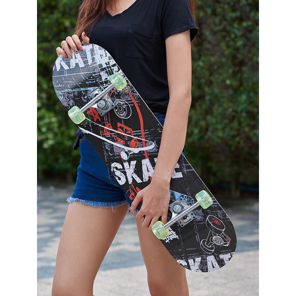 Timmoo Shop สกูตเตอร์ สเก็ต Skate board Skateboard สเก็ตบอร์ด ขนาด 20x9x78 cm. สไตล์สปอร์ตสวยงาม ปราดเปรียว คล่องตัว (สินค้าพร้อมส่งทันที) โรลเลอร์เบลด รองเท้าสเก็ต  อุปกรณ์เล่นสเก็ตและสเก็ตบอร์ด