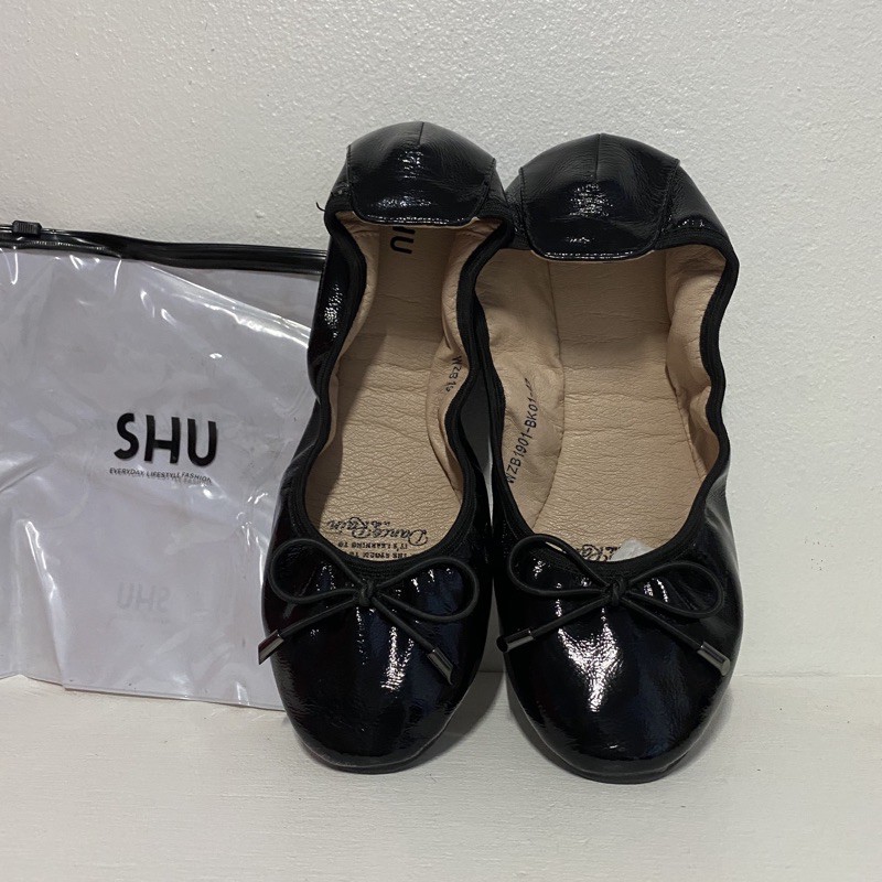 SHU รองเท้า คัชชู ส้นแบน flat หนังวีแกน สีดำ มือสอง