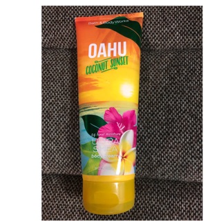 Bath and Body works ครีมทาผิว จาก 🇺🇸 กลิ่น Oahu Coconut Sunset ราคาเพียง 320 บาท