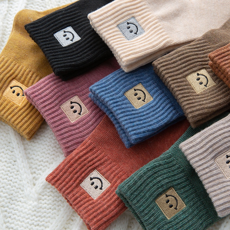 D456 ถุงเท้า ปักลายหน้ายิ้ม สีพื้น สําหรับผู้หญิง