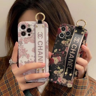 พร้อมส่ง เคสโทรศัพท์มือถือแบบนิ่ม กันกระแทก ลายดอกไม้ พร้อมสายคล้องข้อมือ แฟชั่น สําหรับ IPhone14 13 12 11 Pro Max 12 Mini SE 2020 8 7 6 6s Plus X XS Max XR