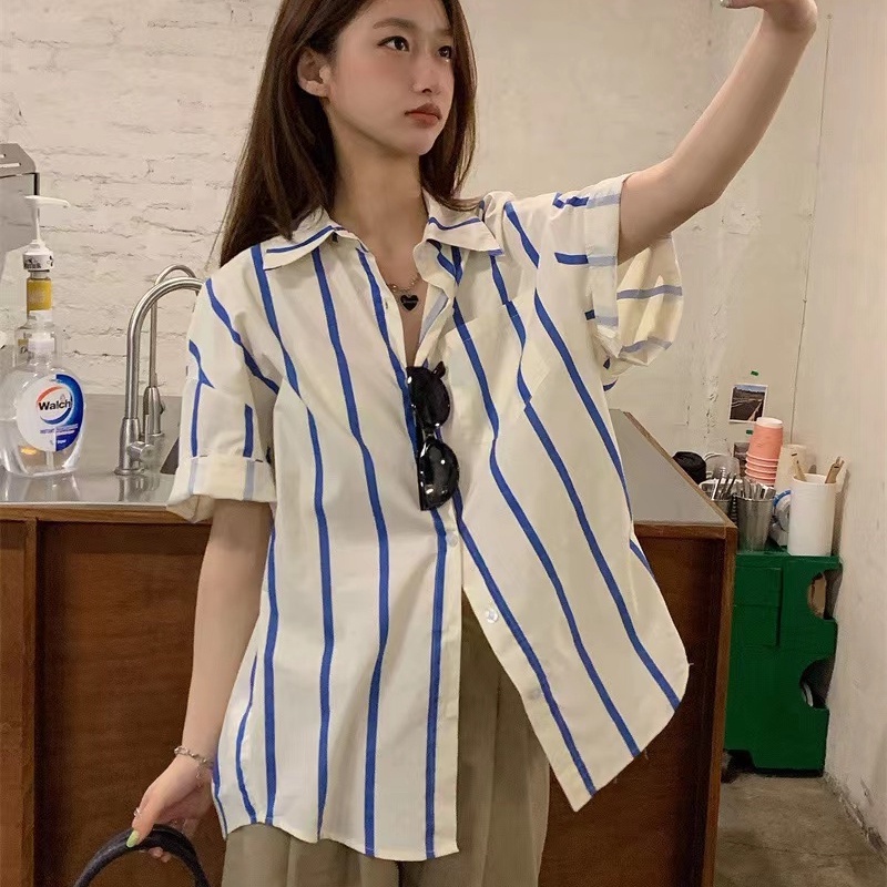 2022 จุดใหม่เสื้อเชิ้ตแขนสั้นลายทาง ทรงหลวม เข้าได้กับทุกชุด สไตล์เรโทร ...