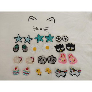 ตัวรีดติดเสื้อ ไซส์  S  ขนาด2.5-4 cm รวมลาย ดอกเดซี่ขาว ดาว ลูกบอล เค้กเป็ดน้อย  (1ชิ้น)
