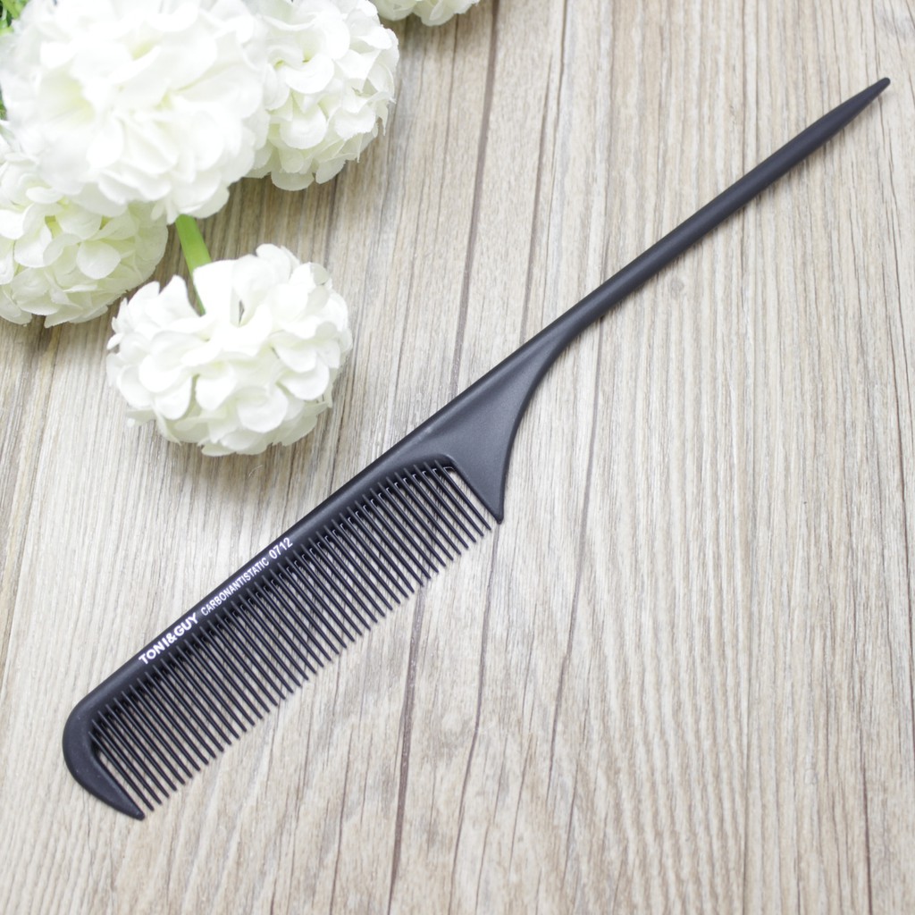 TONI&GUY หวีหางแหลม สำหรับรวบผมตึงหรือแสกผม รุ่น Carbon Antistatic Comb 0712 (VV13) เหมาะสำหรับช่างตัดผมมืออาชีพ - สีดำ