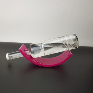 อะคริลิคที่วางขวดไวน์ (สีชมพู)Acrylic Wine Holder : W. 80 x L. 300 x T.10mm.