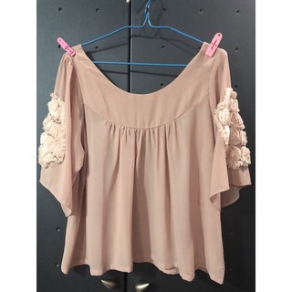 เสื้อระบายสีชมพูมือสองสวยมาก