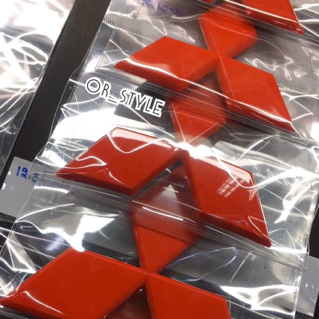 โลโก้ MITSUBISHI สีแดง (ราคาต่อชิ้น) ต้องแกะของเก่าออกก่อนติดตั้ง ไม่สามารถครอบทับได้