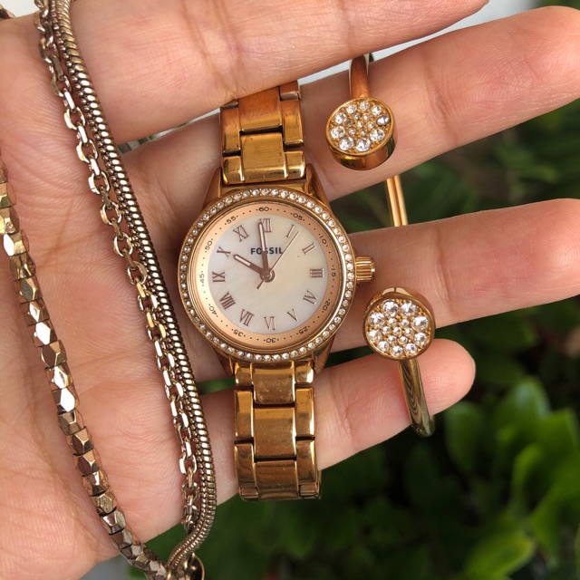 นาฬิกาผู้หญิงสีโรสโกลด์ Women's FOSSIL Rose Gold-Tone Crystal Watch &amp; 2 Bracelet