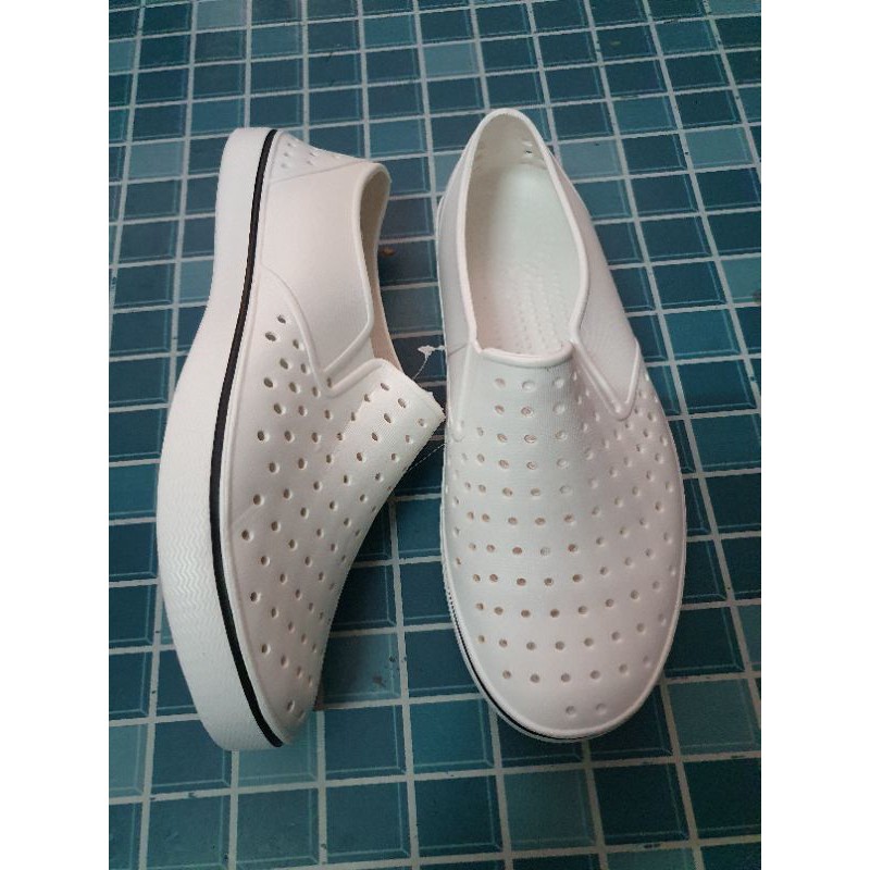 ส่งไวมาก😊รองเท้าคัชชูยางแบบสวม รัดส้น ราคาถูก พร้อมส่ง