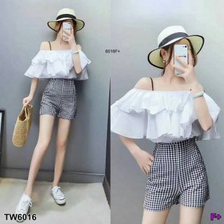 👙Set เสื้อสายเดี่ยวแต่งระบายชั้น+กางเกงสั้นลายสก็อต👙