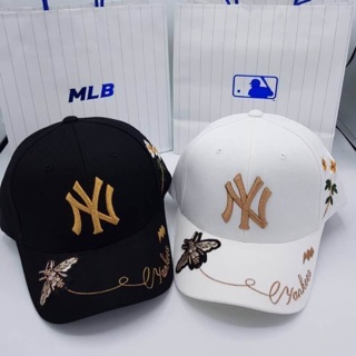 หมวก MLB มี 2 สี ขาว/ดำ