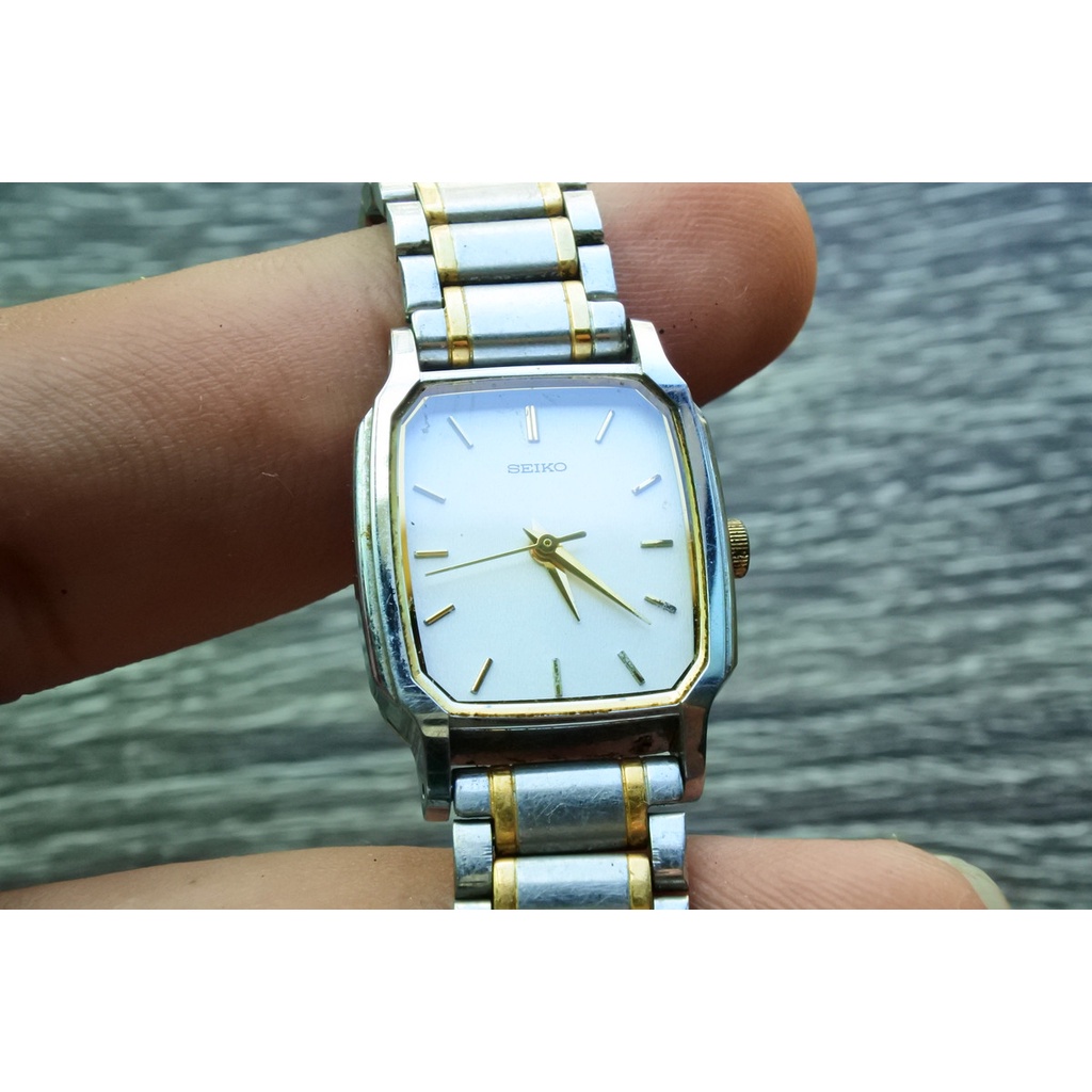นาฬิกา Vintage มือสองญี่ปุ่น SEIKO NICKLE ALLOY ระบบ Quartz ผู้หญิง ทรงสี่เหลี่ยม กรอบเงิน หน้าเงิน หน้าปัด 21mm