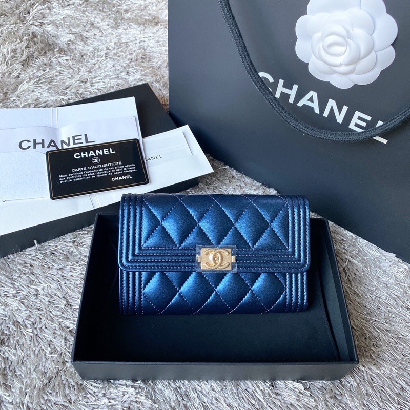 Kept unused‼️ Chanel wallet medium trifold holo30 ออกshopไทย สภาพใหม่ ไม่เคยใช้งานใดๆค่า สวยมาก สีจร