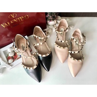 รองเท้าคัชชูหัวแหลม Valentino