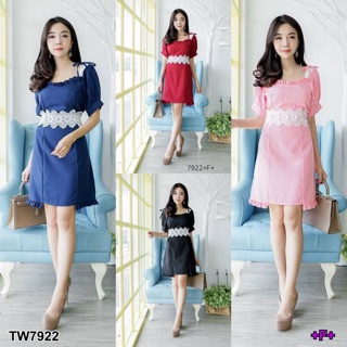 TwinsShopVip💗พร้อมส่ง TW7922 เดรสคอเหลี่ยมแต่งลูกไม้ Square neckline dress with laceSquare neckline dress with