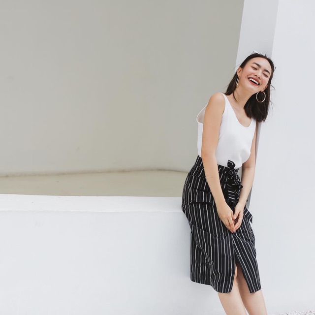 pocket skirt black stripe จาก lookbooklookbook