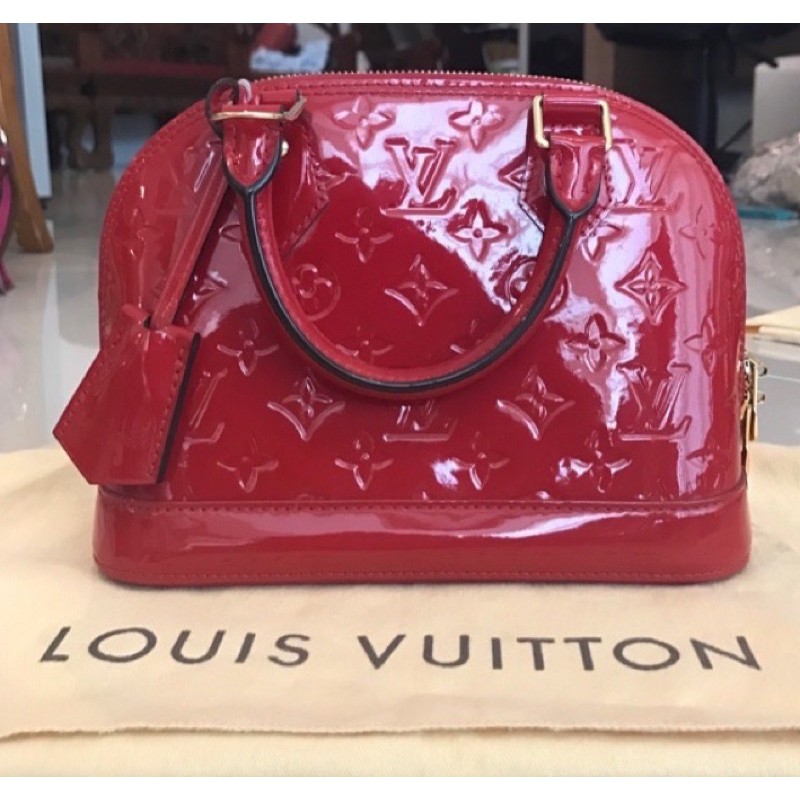 Sale กระเป๋า Louis Vuitton Monogram Vernis Alma BB 10 นิ้ว สีแดง