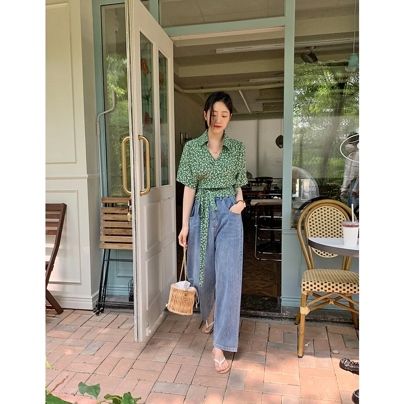 เสื้อผูกเชือกหน้า ลายดอกสีเขียว แขนสั้นคอวี สไตล์เกาหลีวินเทจ thumbnail 10