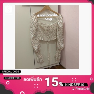 ส่งต่อมือ 2 เสื้อ mini daisy crop จากร้าน ineedsomewear.store ราคา 180 บาท