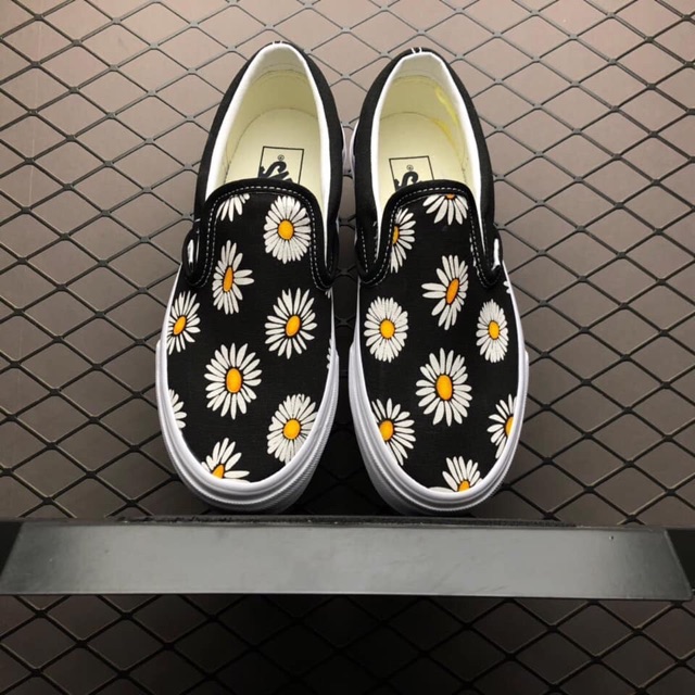 vans slip on daisy