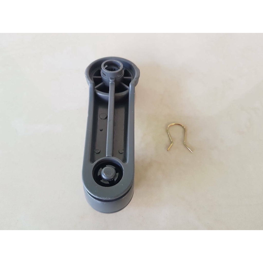 มือหมุนกระจก NISSAN BIG-M,TD25,BDI,FRONTIER,D22 สีเทา อันละ30บาท