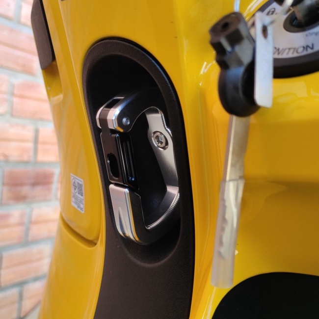 Fazzio ขอเกี่ยวสีเงิน อะไหล่แต่ง Fazzio  (แท้ศูนย์) Yamaha