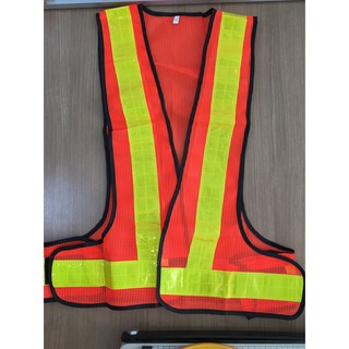 เสื้อจราจร Safety Vest เสื้อสะท้อนแสง รุ่นทรงวี แถบ 2" สีส้มแถบเขียว MT013 เสื้อจราจรสะท้อนแสง