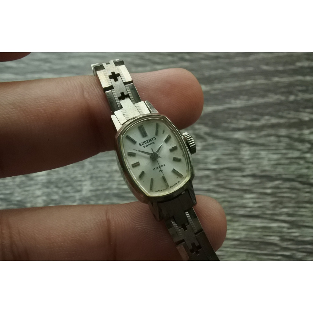 นาฬิกา Vintage มือสองญี่ปุ่น SEIKO SALVIA 1104 3030 ระบบ ไขลาน ผู้หญิง ทรงสี่เหลี่ยม กรอบเงิน หน้าขาว หน้าปัด 17mm