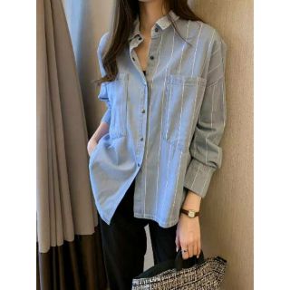 เสื้อเชิ้ตผ้ายีนส์ แบบสวยมาก ทรงoversize​