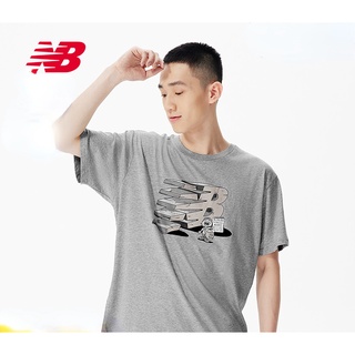 [100% Cotton] New Balance เสื้อยืดลําลอง ผ้าฝ้าย แขนสั้น คอกลม พิมพ์ลาย สําหรับผู้ชาย