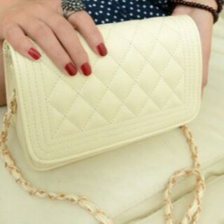 กระเป๋าสะพายสีขาวครีม Classic Bag