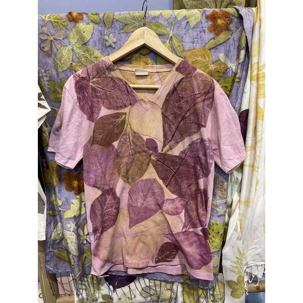 eco print เสื้อยืดพิมพ์ลายใบไม้ธรรมชาติ