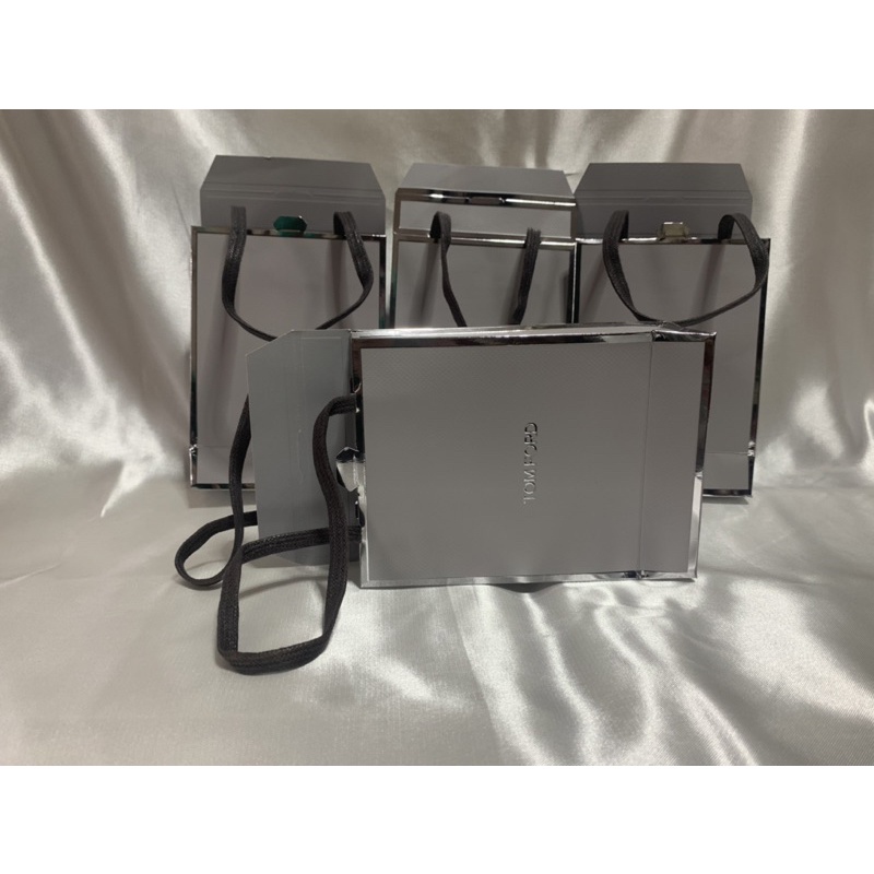 ถุงกระดาษแบรนด์ Tom Ford 5x11x15cm แท้ 💯% (1)