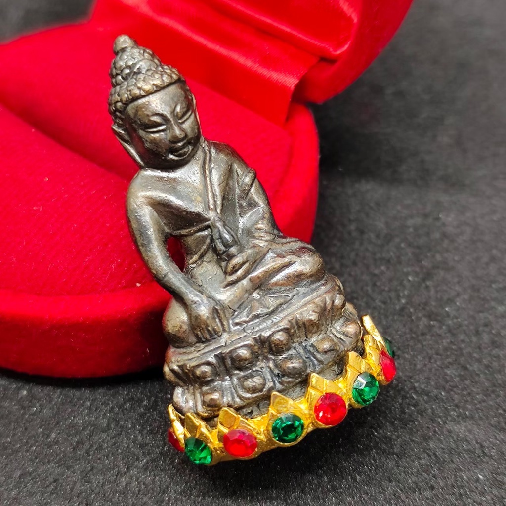 พระกริ่งจักรพรรดิ์ จินดามณี หลวงปู่ทิม วัดละหารไร่ เนื้อนวโลหะ 4ซม.ใต้ฐานหุ้มทองประดับพลอยรัตนชาติ ประทับยันต์ประจำองค์ห