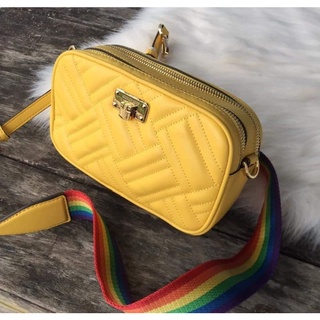 🎀 (สด-ผ่อน) กระเป๋าสะพาย 8 นิ้ว 2 ซิป สีเหลือง 35T9GW1M1T Michael Kors Rainbow Peyton Small Camera Bag