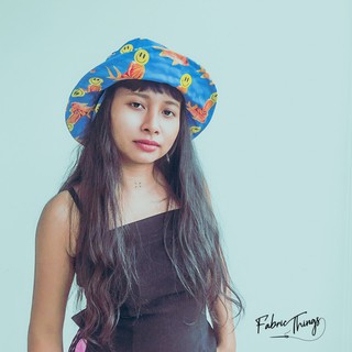 Fabric Things หมวกบักเก็ต Smiley Golden Fish Bucket Hat