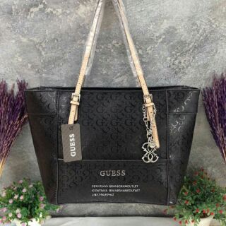 GUESS DELANEY TOTE BAGแท้💯💯💯 กระเป๋าทรง shopping หนังเงาสวยลายแบรนด์ ของแท้! สวยงามเลอค่ามากๆค่ะใบนี้