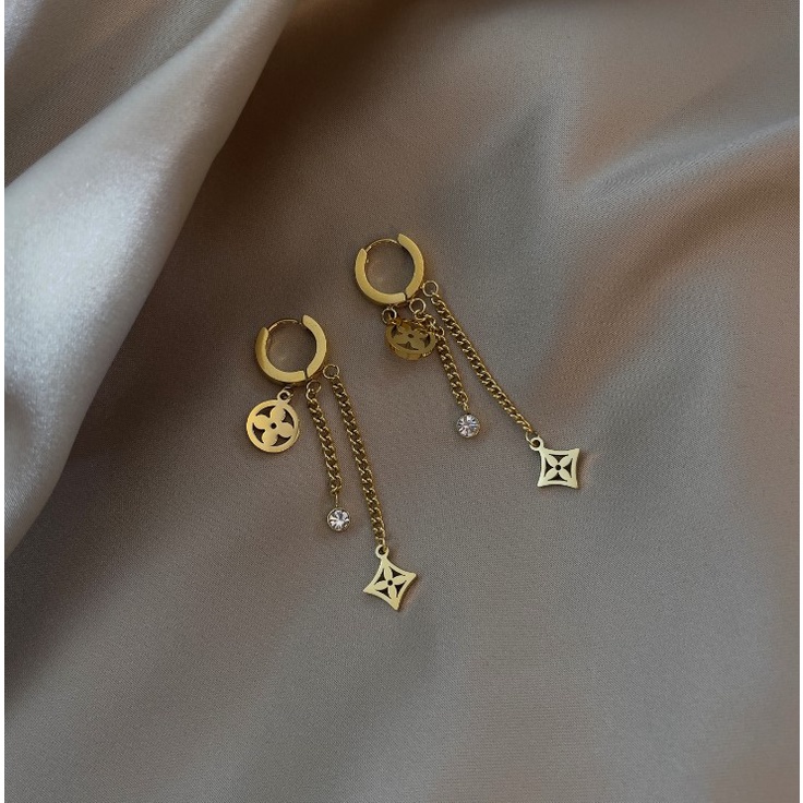 ต่างหูสตั๊ด เหล็กไทเทเนียม รูปใบโคลเวอร์สี่แฉก ฝังเพชร สีทอง แฟชั่นเกาหลี